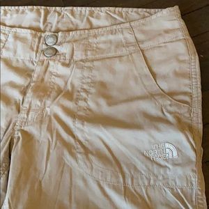 EUC The North Face Lightweight Capris - 4